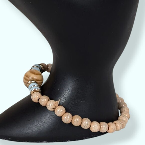 (2/$20) Beige Crackle & Wood Bead Stretch Bracelet - Picture 2 of 4
